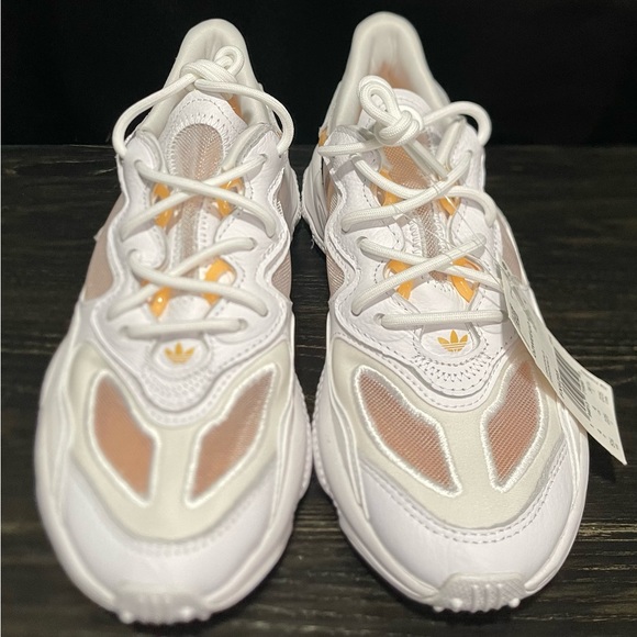 Adidas Womens OZWEEGO LITE 'WHITE HAZY ORANGE' size 5.5 BRAND NEW - Picture 2 of 4